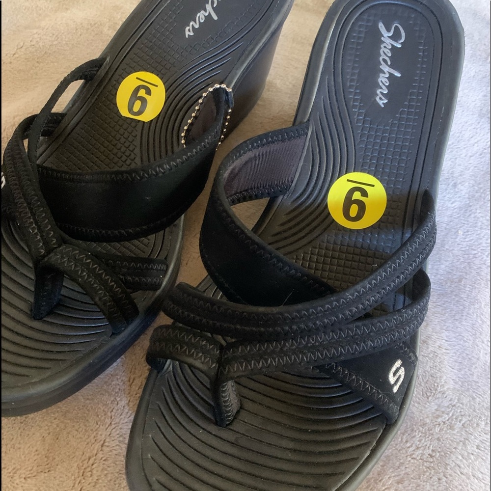 Black Skechers . Never worn. Size 9 sandal
